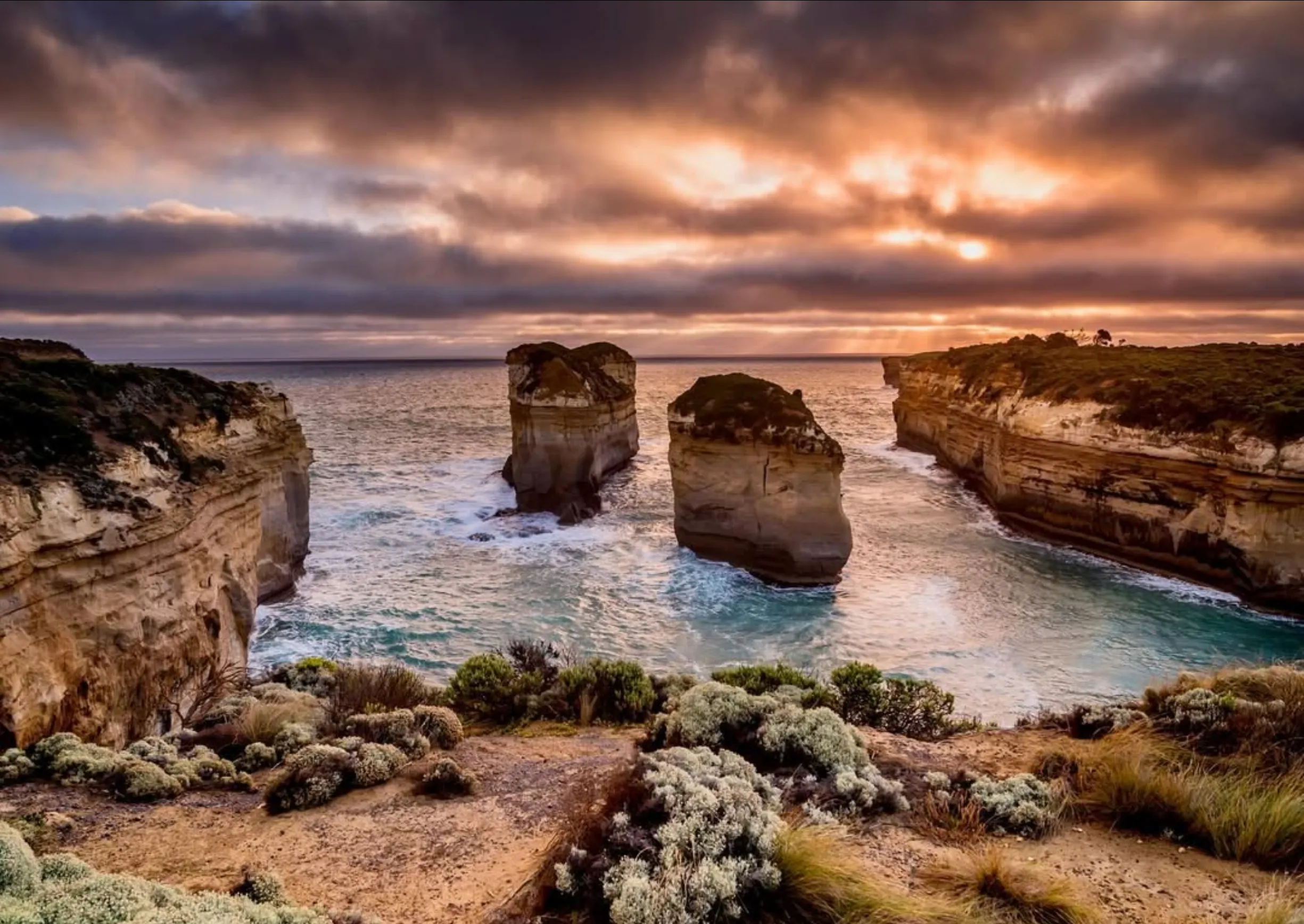 great ocean road run east to west